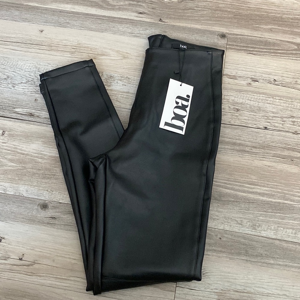 Because of Alice (boa) Leather Leggings